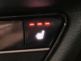 【シートヒーター】寒い日に重宝するシートヒーター！エアコンより早く温まってくれるので寒がりの人も安心ですね♪エアコンの温風は乾燥するから苦手、という方にもをおすすめです。