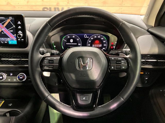 インテリアに合わせたデザインのステアリングは、運転される方のことも考え、運転しやすい形状、大きさです。是非一度、実際に触ってお確かめください。