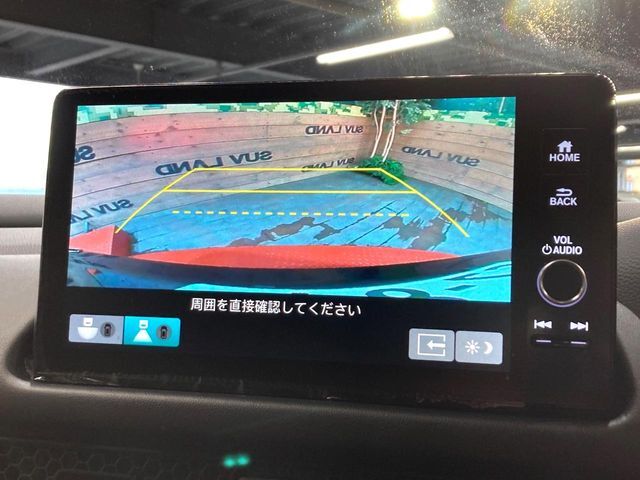 【バックカメラ】駐車時に後方がリアルタイム映像で確認できます。大型商業施設や立体駐車場での駐車時や、夜間のバック時に大活躍！運転スキルに関わらず、今や必須となった装備のひとつです！