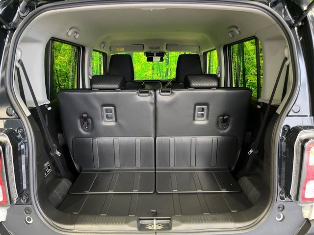 普段のお買い物や通勤、送迎等に十分な荷室スペースを確保しております。セカンドシートを倒すと、大きな荷物の積載も可能です♪