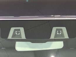 【スズキ　セーフティサポート】走行中に前方の車両等を認識し、衝突しそうな時は警報とブレーキで衝突回避と被害軽減をアシスト。より安全にドライブをお楽しみいただけます。