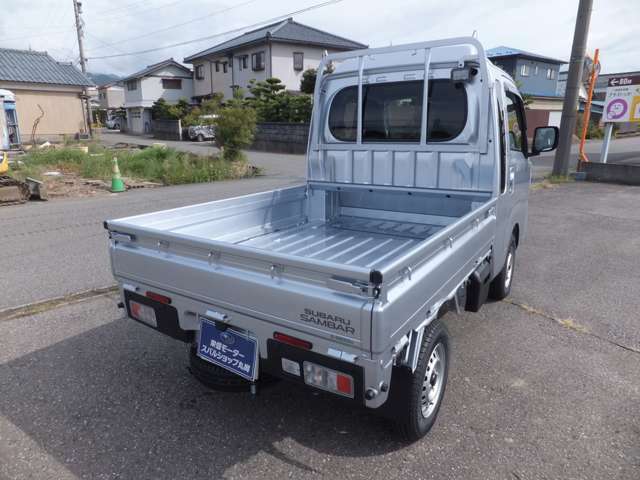 民間車検工場を完備しておりますので、納車前の点検・整備はもちろんのこと購入後の車検・点検・整備などアフターサービスも当社にお任せください。