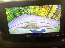 【バックカメラ】駐車時に後方がリアルタイム映像で確認できます。大型商業施設や立体駐車場での駐車時や、夜間のバック時に大活躍！運転スキルに関わらず、今や必須となった装備のひとつです！