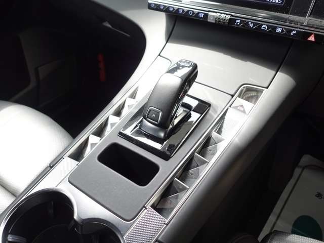 マニュアルモード付ATとなります。