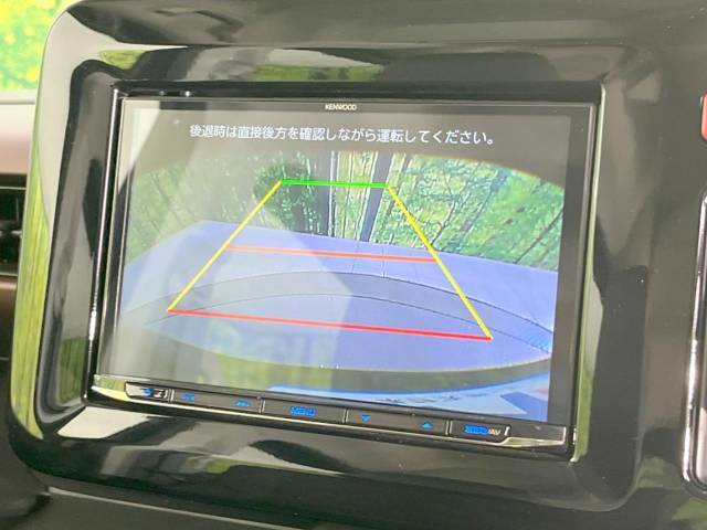 【バックカメラ】駐車時に後方がリアルタイム映像で確認できます。大型商業施設や立体駐車場での駐車時や、夜間のバック時に大活躍！運転スキルに関わらず、今や必須となった装備のひとつです！