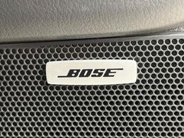 【○○サウンドシステム】メーカーオプションの高品位サウンドシステムを搭載。専用のチューニングが施された大小様々なスピーカーから良質なサウンドが奏でられ、臨場感あふれる音響空間を演出します。