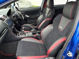 【RECARO製バケットシート】人間工学に基づいた面圧分布によって腰への負担や長時間運転時の疲労発生を軽減☆一目でレカロとわかるスポーティなルックスが特徴です。