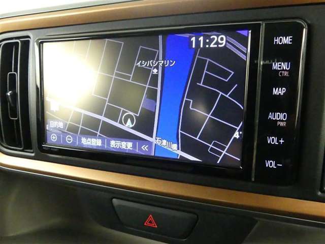 純正ナビを装備。タッチパネル式で使いやすく、お出かけもラクラクです。
