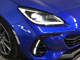 【LEDヘッドライト】ディスチャージヘッドライト（HID）と同等の明るさで、夜道や雨天走行が明るく視界良好！！　フォグライトも装備で、安心感さらにUPです♪安心ドライブを楽しんで下さい♪