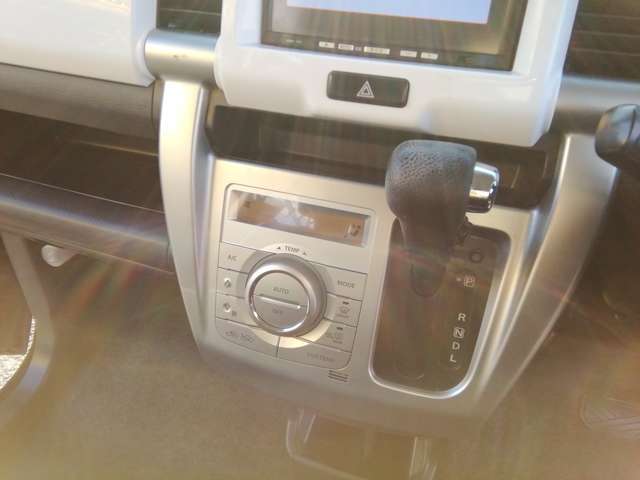 常時60台以上を展示中！！　　展示車以外にも、お客様のご希望の車種や予算に合わせて最良の1台を探す、注文販売も受け付けております