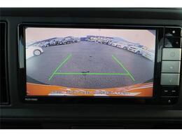 バックモニター付ですので、車庫入れも駐車もラクラクです。