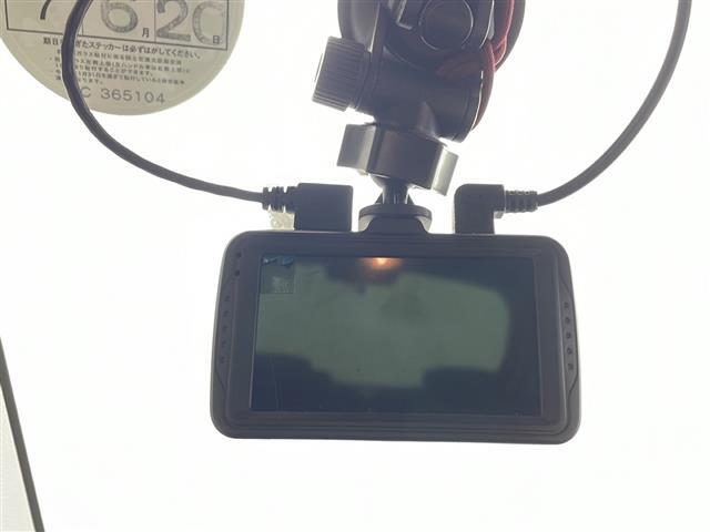 【ドライブレコーダー】映像・音声などの運転中の記録を残します。事故などを起こした起こされた時の証拠になりえますので、もしも時でも安心ですね。