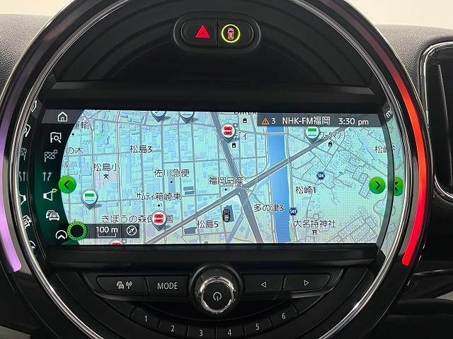 【純正ナビ】一体感のあるナビは、高級感ある車内を演出してくれます。Bluetooth再生などオーディオ機能も充実しておりますので、運転もより楽しめます♪