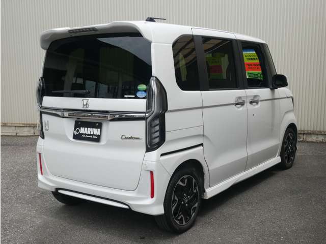 車両本体価格、自動車税、自動車重量税、自賠責保険、リサイクル料金、諸費用（登録費用、点検・整備費用、etc）など上記の合計を支払総額として表示しています。
