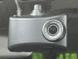 【ドライブレコーダー】安心・安全なカーライフに必須のドライブレコーダーを装備！走行中はもちろん、あおり運転や事故に遭遇した際の状況も映像で記録し、万一のリスクに備えます。