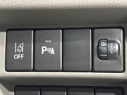 【車線逸脱警報】道路上の白（黄）線を認識し、意図せず走行中の車線からはみ出しそうになった時、メーター内の警告灯とブザーで注意喚起してくれる安心・安全機能です♪