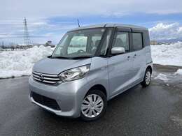 車両の品質管理は室内展示場を完備しておりますので、品質を保った状態の車両をご覧いただけます。