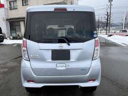 室内展示場を完備しておりますので、天候の悪い日でもゆっくりと車両をご覧下さい。