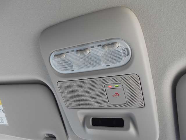 SOSコール付き。緊急時やあおり運転されたりなどの時スイッチを押すと日産のオべーレーターと繋がり問題の解決を提案いたします。