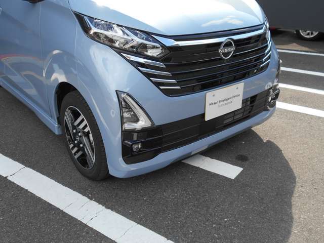 移動物が近づくと知らせてくれるMOD付きです。車の周りを歩いている人や自転車など動いているものを検知してディスプレイへの表示とブザーでドライバーに注意を促します。