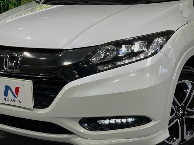【LEDヘッドライト】悪天候や夜間走行時も良好な視界を確保し安心して運転できる高輝度LEDヘッドライトを装備！点灯速度が早く、消費電力も抑えられています。