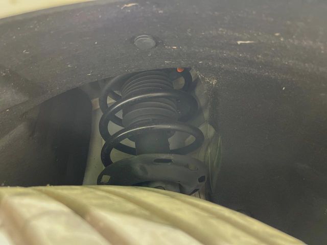 お車を安心してお乗りいただく為には、足回りの定期点検が欠かせません。サービスサポート（有償保証）では無料点検もご提供しており、安心のカーライフをお過ごしいただけるサポート体制が整っています。