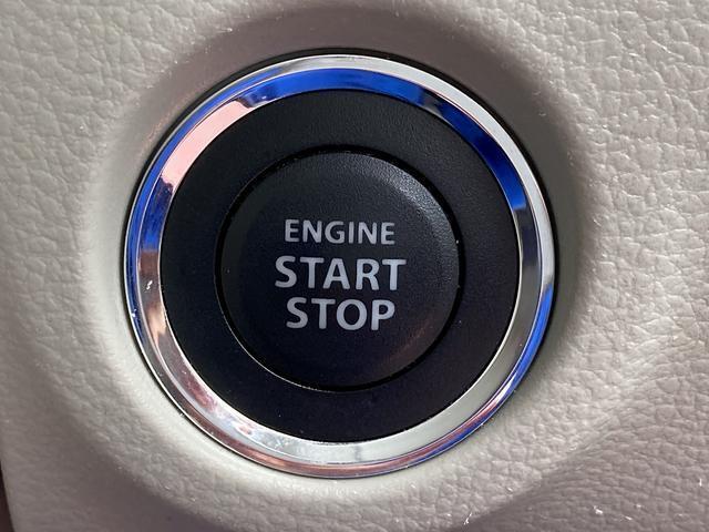［キーレスプッシュスタートシステム］リモコンキーが車内にある状態でブレーキを踏みながらボタンを押すだけで、エンジンのスタートが出来ます！
