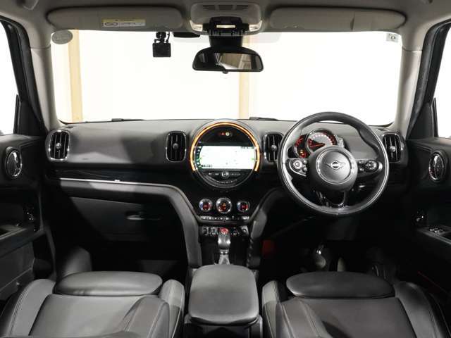 ■高年式、低走行、装備や価格に魅力があるなど、専門店の目線で厳選した高品質なミニのみ厳選し、約250台以上の新旧ミニの中からお気に入りの1台をお選びいただけます■マッチした1台がきっと見つかりますよ♪