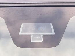 【スズキ　セーフティサポート】走行中に前方の車両等を認識し、衝突しそうな時は警報とブレーキで衝突回避と被害軽減をアシスト。より安全にドライブをお楽しみいただけます。