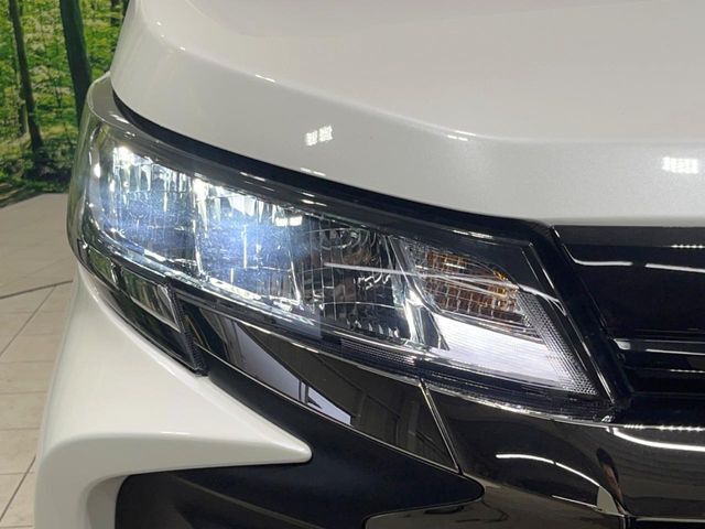 【LEDヘッドライト】悪天候や夜間走行時も良好な視界を確保し安心して運転できる高輝度LEDヘッドライトを装備！点灯速度が早く、消費電力も抑えられています。