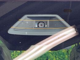 【スズキ　セーフティサポート】走行中に前方の車両等を認識し、衝突しそうな時は警報とブレーキで衝突回避と被害軽減をアシスト。より安全にドライブをお楽しみいただけます。