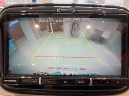 【バックカメラ】運転席から画面上で安全確認ができます。駐車が苦手な方にもオススメな便利機能です。