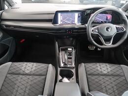 シンプルなデザインと一目でわかるスイッチの配置はPeoples　Car＝みんなの車という考えの現れです。各スイッチにはバックライトもついており、夜間でも安全に操作して頂けます。