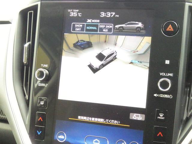それぞれのカメラをつなぎ合わせ上から見たような画像が映し出される全周囲カメラ装備です。