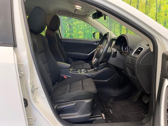 運転席シート廻りは使用感も少なく、良好な状態となっています。前オーナー様が丁寧に使っていたことがよくわかりますね。