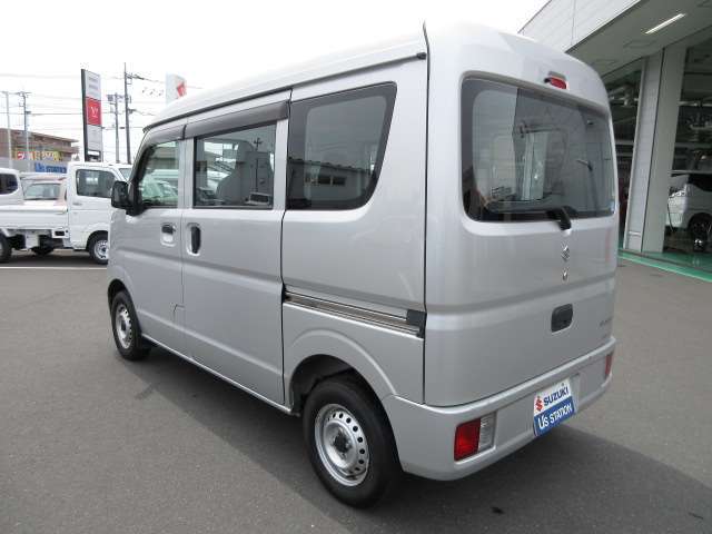 左後方より撮影☆無料保証付き販売車です！ ☆全国どこへでも！ 陸送可能(有料)ですので、県外の方も是非ご相談ください！