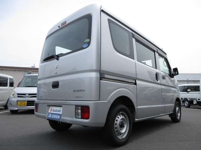 右後方より撮影☆無料保証付き販売車です！ ☆全国どこへでも！ 陸送可能(有料)ですので、県外の方も是非ご相談ください！