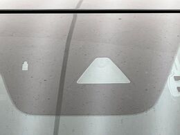 【i-ACTIVESENSE】走行中に前方の車両等を認識し、衝突しそうな時は警報とブレーキで衝突回避と被害軽減をアシスト。より安全にドライブをお楽しみいただけます。