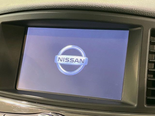 【メーカー純正ナビ】インテリアに溶け込むスタイリッシュな「専用設計」メーカーナビを装備♪視認性や操作性など基本性能にも優れ、より上質なカーライフをお楽しみいただけます。