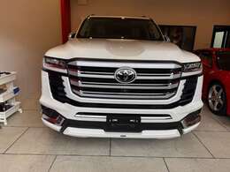 ナビゲーションシステム、ルーフレール、クールBOX、タイヤ空気圧システム、リヤエンター、モデリスタエアロ、モデリスタホイール