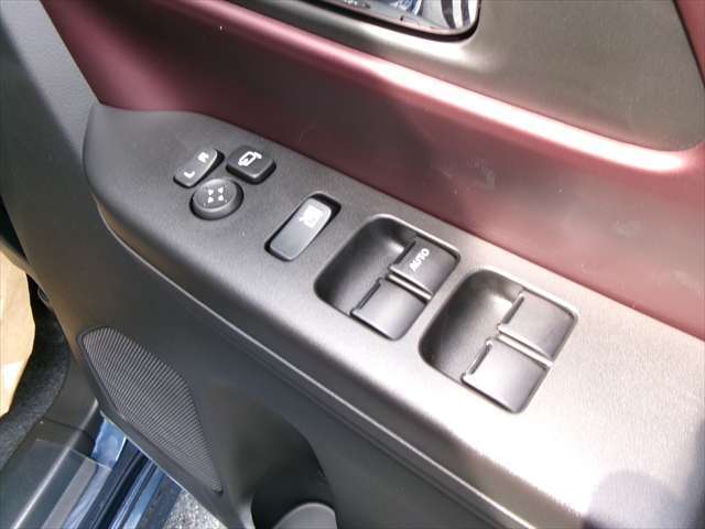 【車検】当店魅力の一つ！それは『車検』でございます。ユーザー様には格安で車検を受けて頂きたい思いから格安車検を実施させて頂いております。よりお安く・ご安心して車検をお受け頂けます！