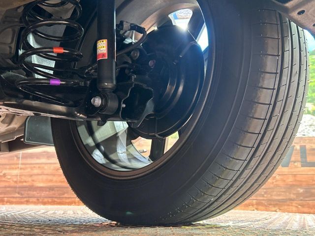 お車を安心してお乗りいただく為には、足回りの定期点検が欠かせません。サービスサポート（有償保証）では無料点検もご提供しており、安心のカーライフをお過ごしいただけるサポート体制が整っています。