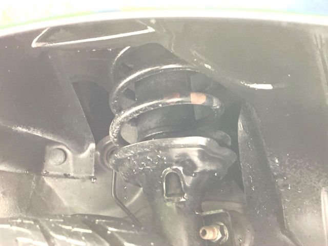 お車を安心してお乗りいただく為には、足回りの定期点検が欠かせません。サービスサポート（有償保証）では無料点検もご提供しており、安心のカーライフをお過ごしいただけるサポート体制が整っています。