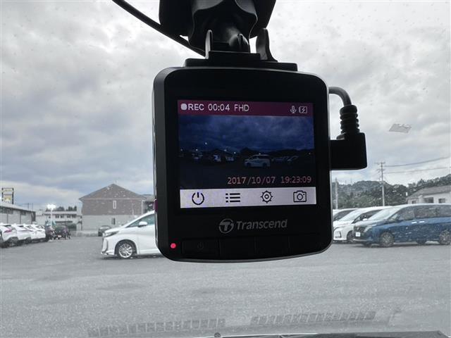 事故や盗難の防止に有効的な【ドライブレコーダー】装着！！これにより、安心してドライブしていただくことが可能になります！！