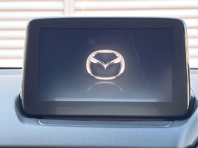 【メーカー純正ナビ】インテリアに溶け込むスタイリッシュな「専用設計」メーカーナビを装備♪視認性や操作性など基本性能にも優れ、より上質なカーライフをお楽しみいただけます。