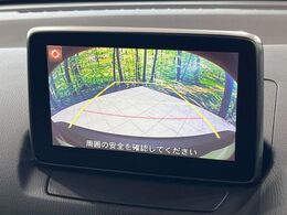 【バックカメラ】駐車時に後方がリアルタイム映像で確認できます。大型商業施設や立体駐車場での駐車時や、夜間のバック時に大活躍！運転スキルに関わらず、今や必須となった装備のひとつです！