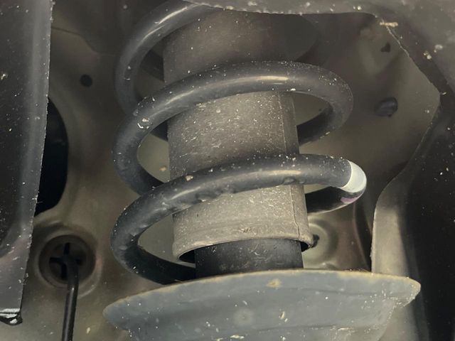 お車を安心してお乗りいただく為には、足回りの定期点検が欠かせません。サービスサポート（有償保証）では無料点検もご提供しており、安心のカーライフをお過ごしいただけるサポート体制が整っています。