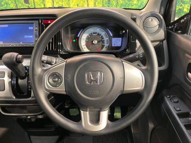 【ステアリングスイッチ】運転中、前方から目線をそらすことなく、オーディオ等の操作が可能な便利機能！安心＆快適なドライブを演出してくれます♪