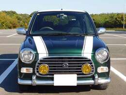 純正色ブリティッシュグリーンをベースにルーフをホワイトに塗装した車両です☆