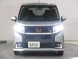 ハロゲンより明るく、より遠くまでさらなる安心感のあるLEDヘッドライトを採用。照射軸の上下方向を自動調整するオートレベリング機構、点灯忘れも防止できるオートライトコントロール機構付きです。